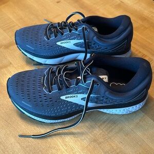 Barley Used Women’s Brooks Ghost 13 Sneakers - Charcoal